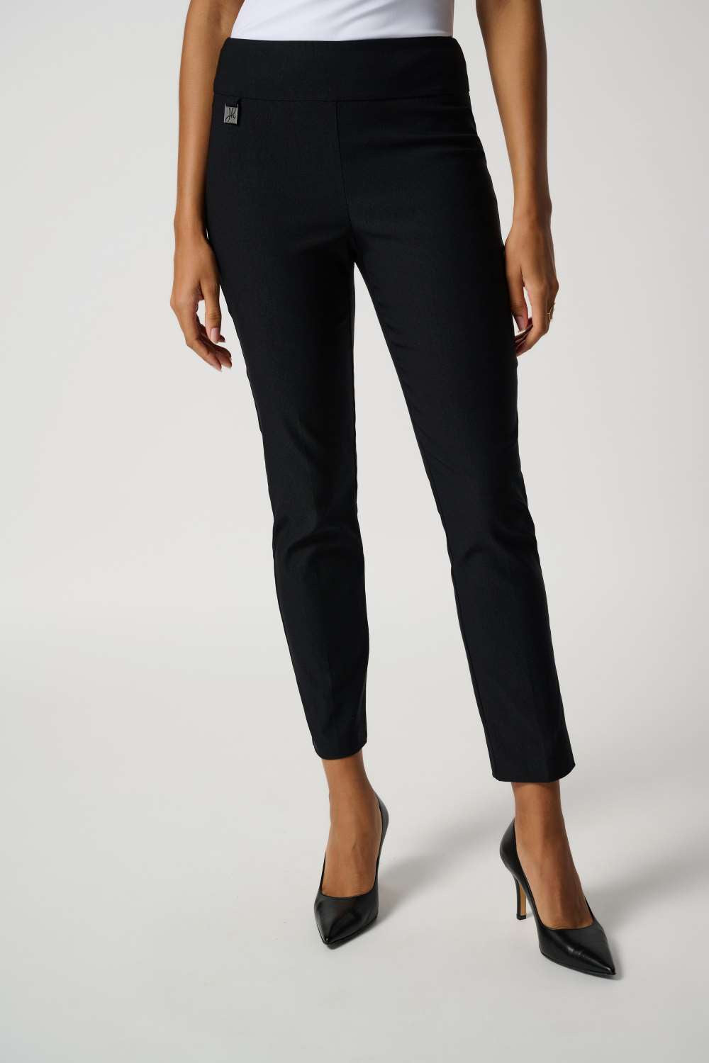Classic Cropped Pull-on Pants