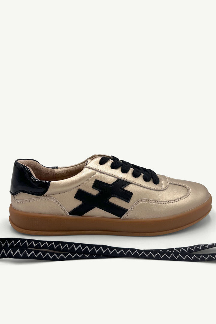 Lumi Sneaker