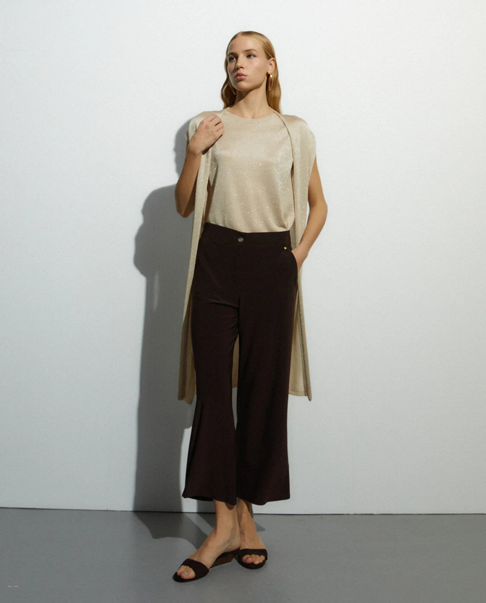 Round Neckline Sleeveless Top